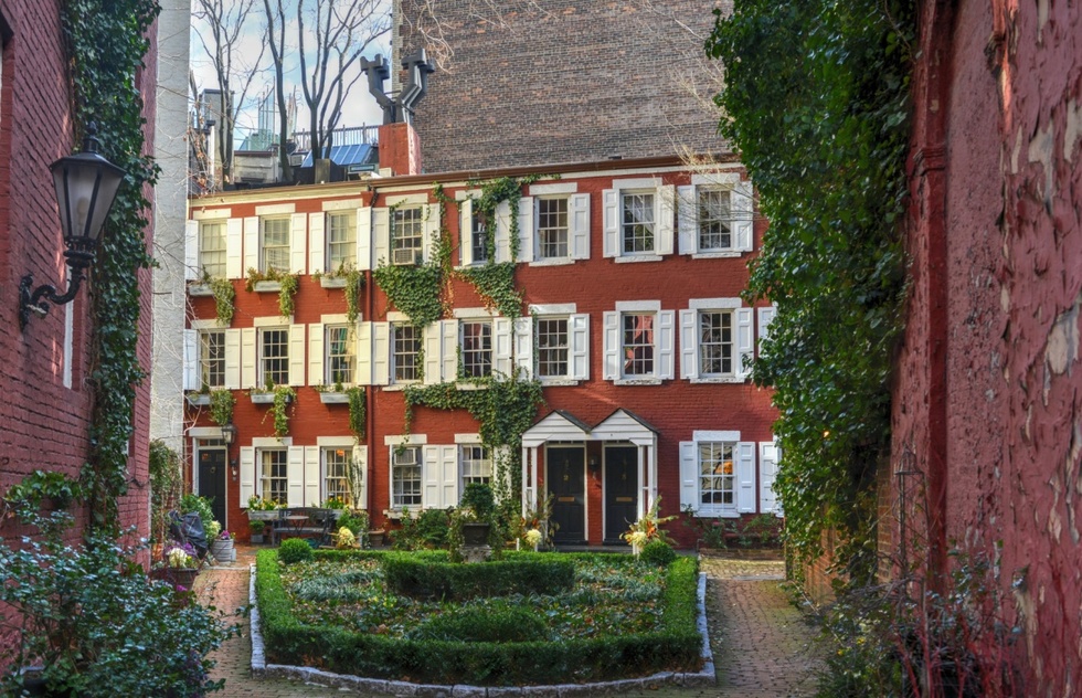 Greenwich Village walking tour: Grove Court in New York City